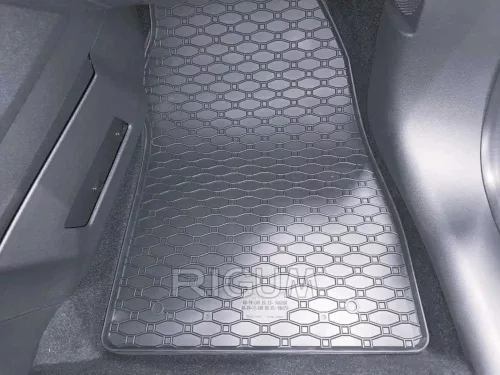 Ford Courier Tourneo ( 2023- ) 5 személyes Rigum méretpontos gumiszőnyeg